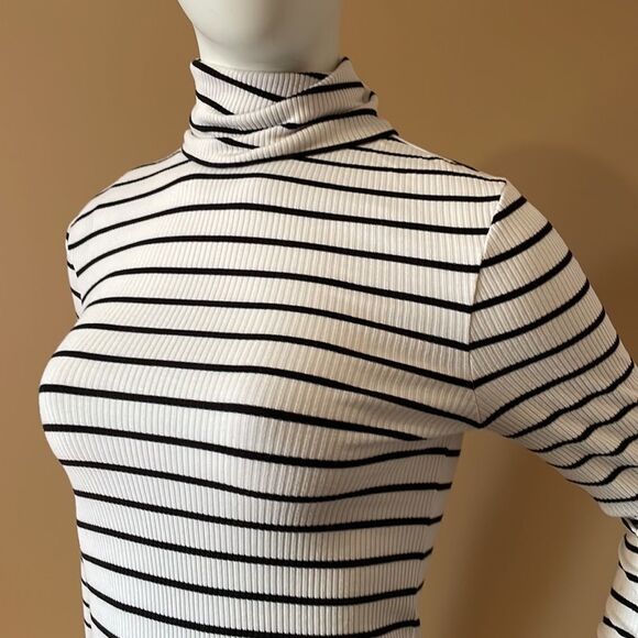 H&M long sleeve turtleneck - Picture 3 of 7